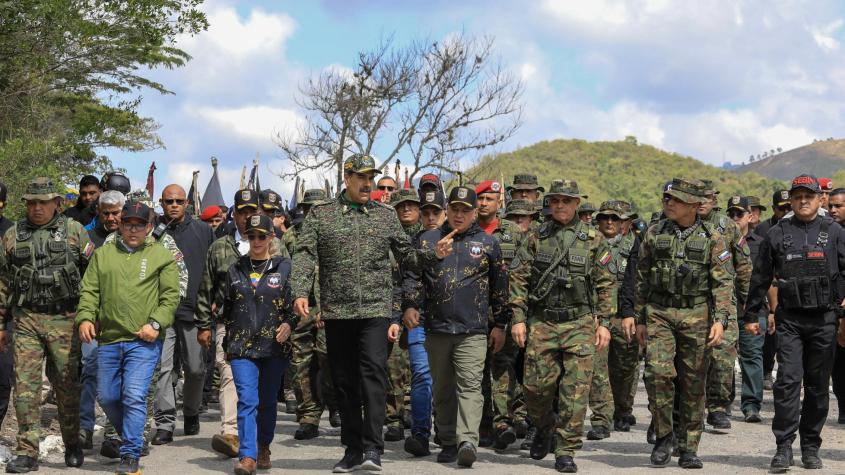 Maduro llama a sus ciudadanos a alistarse en las FF.AA. aunque asegura que "no hay forma" que EE.UU. invada Venezuela