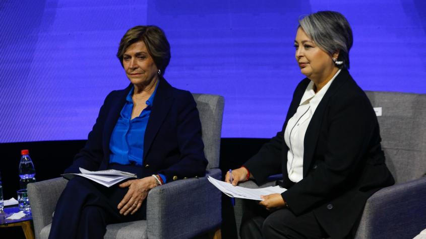 La compleja semana de Jeannette Jara y Evelyn Matthei