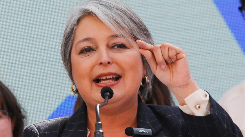 “Lamento la imprecisión”: La explicación de Jara tras negar que el aborto libre fuera parte de su programa en primarias