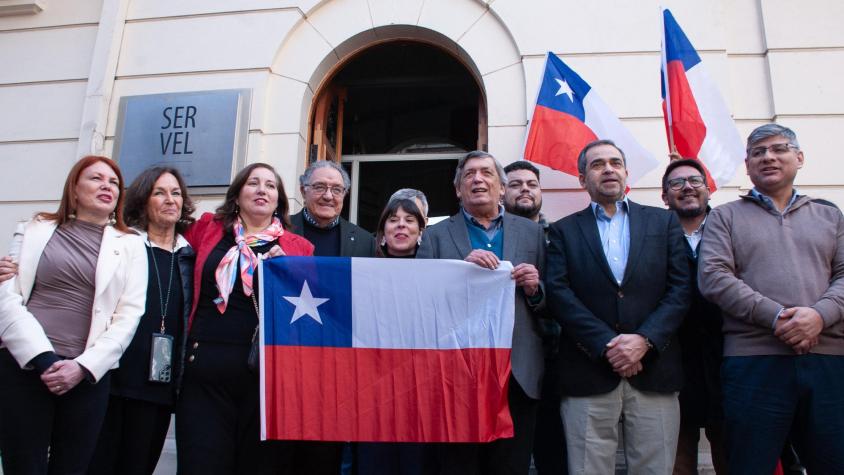 Oficialismo y la DC inscriben pacto "Unidad por Chile" ante el Servel de cara a próximas elecciones parlamentarias Oficialismo y la DC inscriben pacto "Unidad por Chile" ante el Servel de cara a próximas elecciones parlamentarias