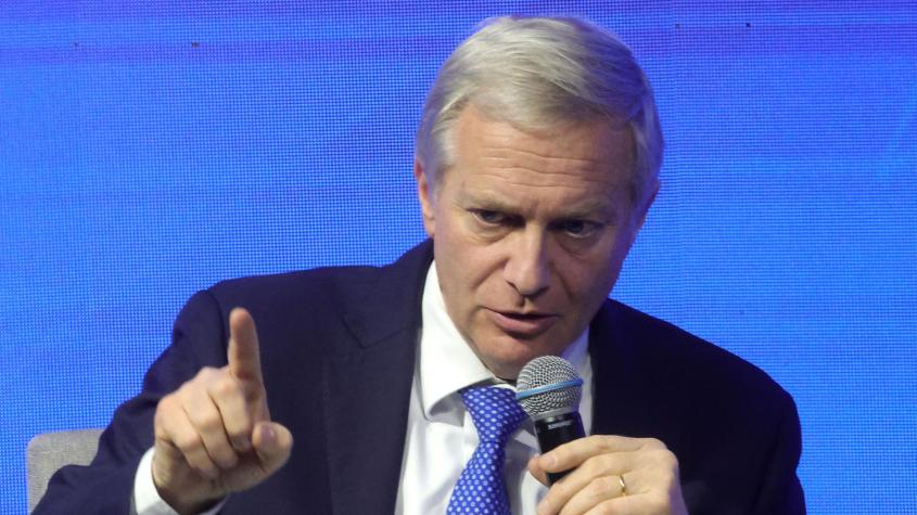 La arremetida de Kast a Boric en conversatorio sobre descentralización: "Entregó a las regiones a la corrupción" La arremetida de Kast a Boric en conversatorio sobre descentralización: "Entregó a las regiones a la corrupción"