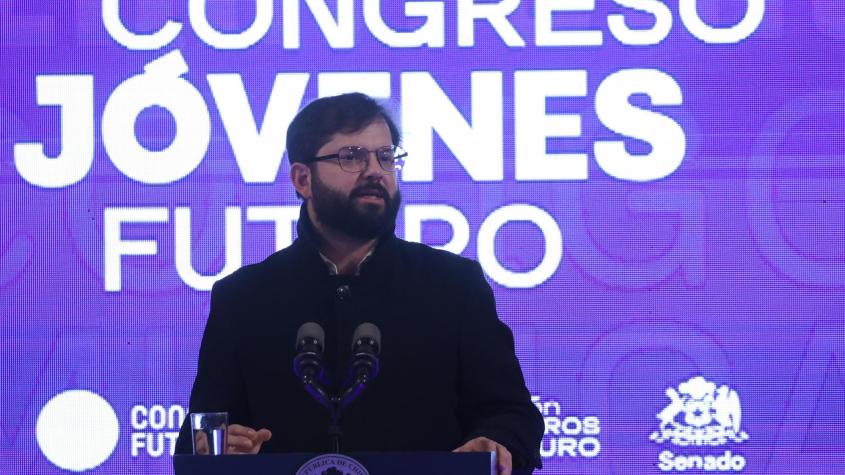 Boric bromea con Ossandón recordando frase a Piñera: "No te declararon reo por..."
