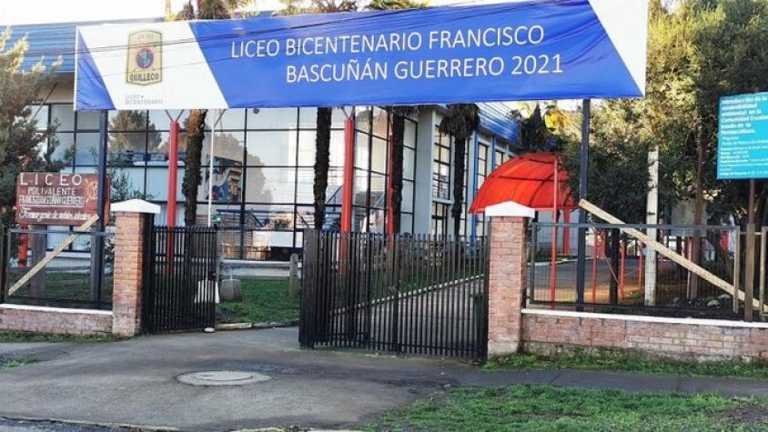 Detienen y formalizan a adolescente en Quilleco: Es acusado de violar a una compañera de clase al interior de liceo Detienen y formalizan a adolescente en Quilleco: Es acusado de violar a una compañera de clase al interior de liceo