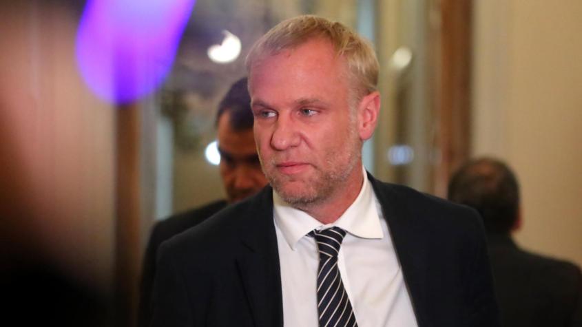 Felipe Kast anuncia que no postulará al Senado: "Ese apernamiento en el poder no es bueno para Chile" Felipe Kast anuncia que no postulará al Senado: "Ese apernamiento en el poder no es bueno para Chile"