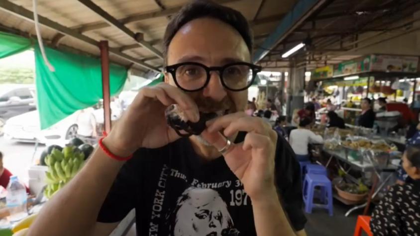Marcelo Kiwi sorprende en Camboya: se atreve a comer una tarántula en primer capítulo de “Siempre hay un chileno” Marcelo Kiwi sorprende en Camboya: se atreve a comer una tarántula en primer capítulo de “Siempre hay un chileno”