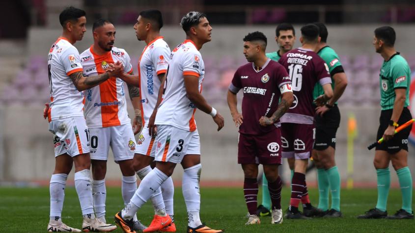 "Tuvieron que intervenir jugadores...": Relevan fuerte encontrón entre DT y jugador de Deportes La Serena "Tuvieron que intervenir jugadores...": Relevan fuerte encontrón entre DT y jugador de Deportes La Serena