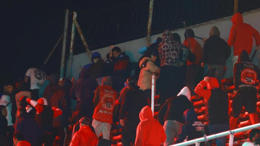 Confirman al menos un hincha de la U herido grave tras ser apuñalado en Argentina