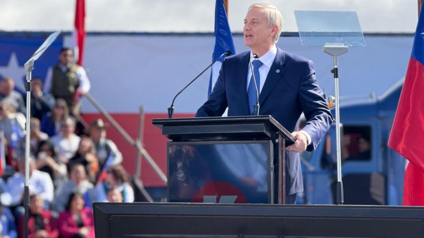 Kast lanza su campaña con duras críticas a Jara: "La heredera de las mentiras, de la incompetencia" Kast lanza su campaña con duras críticas a Jara: "La heredera de las mentiras, de la incompetencia"