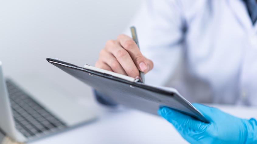 281 médicos extranjeros serán expulsados de Chile por emisión de licencias falsas 281 médicos extranjeros serán expulsados de Chile por emisión de licencias falsas