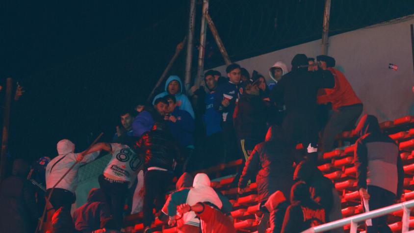 Prensa argentina reporta detención de 300 hinchas de la U en Argentina