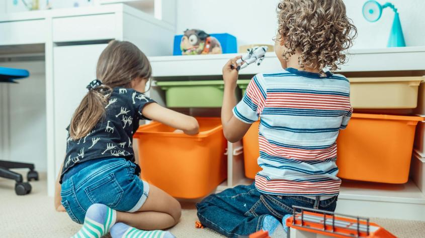A olvidarse de las pantallas: Estos son los regalos más adecuados para los hijos según su edad en este Día del Niño