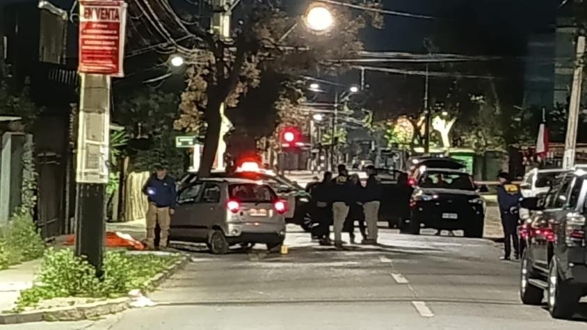 Hombre muere tras ser atacado a balazos dentro de vehículo en Lo Prado