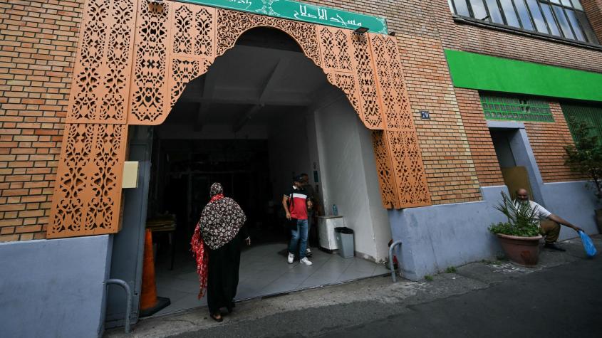 ¿Quién puso las cabezas de cerdo que aparecieron frente a mezquitas en París?