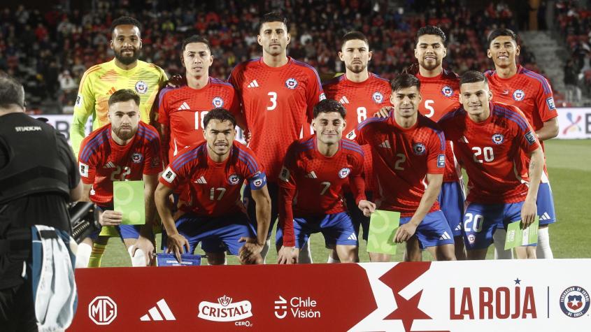 "El peor en la historia...": El jugador más apuntado por los hinchas en duelo de La Roja ante Uruguay