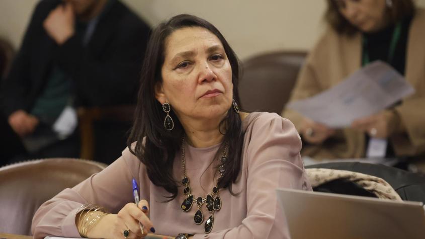 Ministra Lobos ante eventual acusación constitucional y amenazas de paralizar la agenda por voto obligatorio: "No contribuye"