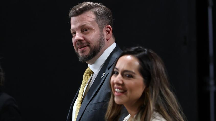 Kaiser confirma que está en conversaciones para renunciar a su sueldo como diputado