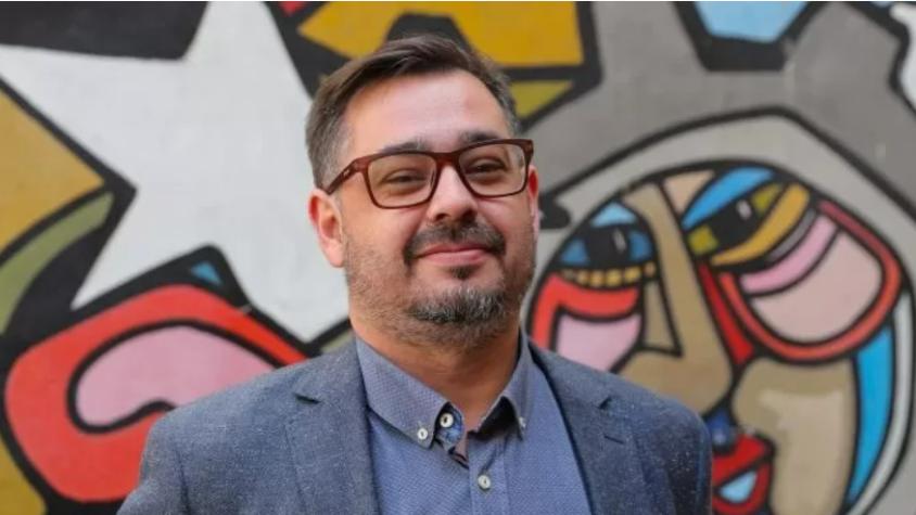 Fernando Carmona, hijo del presidente del PC y ex jefe programático de Jara, ahonda en críticas a Marcel