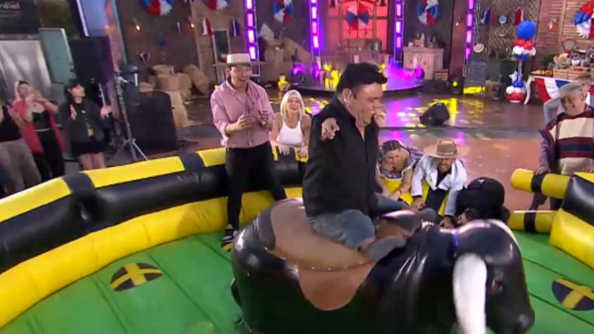 Oscarito sorprendió y se coronó como el rey del toro mecánico en fonda de Hay que Decirlo