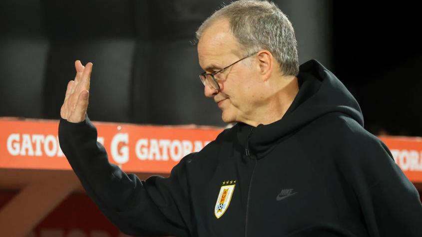 "Los chilenos jamás te olvidarán...": Los emocionantes cantos de los hinchas a Marcelo Bielsa en el Nacional