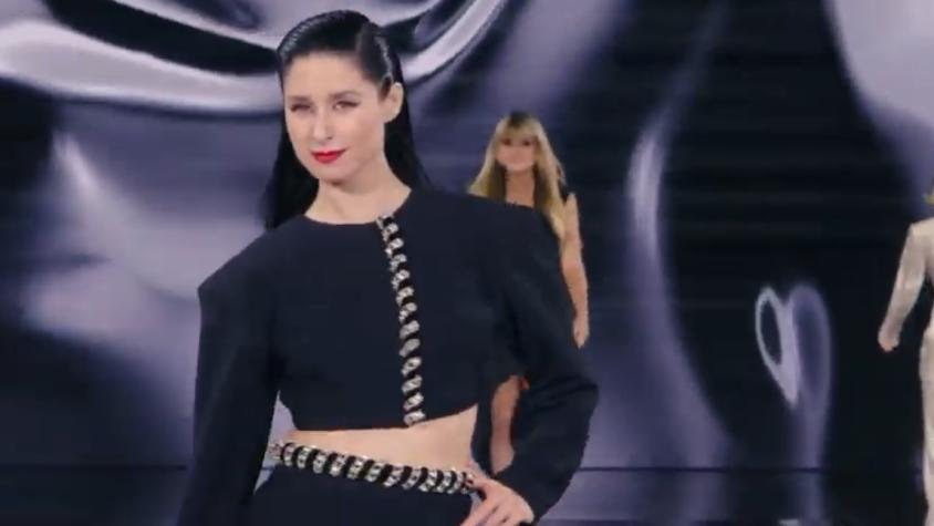 Así fue el deslumbrante paso de Francisca Valenzuela por desfile de la Semana de la Moda en París