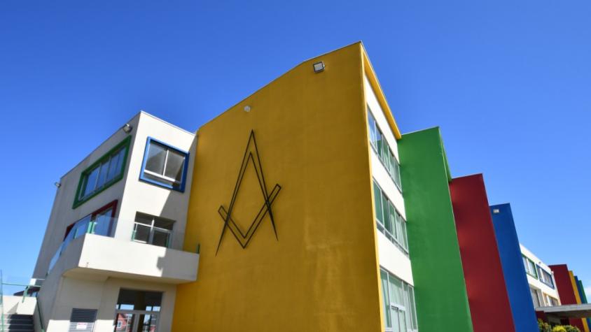 Colegio de San Pedro de la Paz deberá pagar millonaria multa por cerrar puertas a estudiantes atrasados