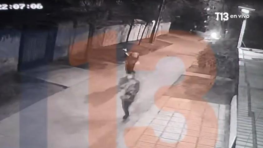 Captan a ladrones de vivienda en Maipú huyendo con perritos en brazo: Eran bulldogs franceses