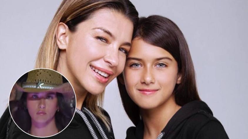 Hija de 17 años de Pancha Merino debutó entre aplausos en destacado desfile de moda: es idéntica a su madre 