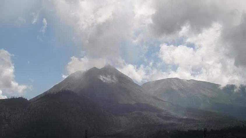 VIDEO | Los impresionantes registros de erupción de volcán en Indonesia