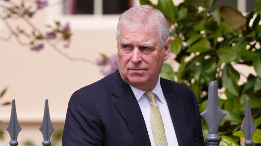 Príncipe Andrés renuncia a sus títulos reales tras polémico vínculo con Jeffrey Epstein