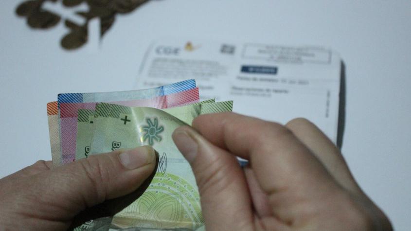 Devolución por error en cobros de luz no será $2 mil para todos: Los factores que podrían hacer que incluso sea mayor