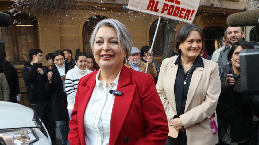 Jara explica salida de Laura Albornoz de vocerías del comando: "Ella misma tomó la decisión" Jara explica salida de Laura Albornoz de vocerías del comando: "Ella misma tomó la decisión"