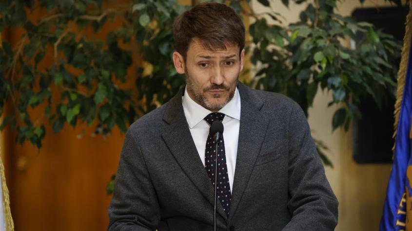 Oposición anuncia acusación constitucional contra exministro Diego Pardow