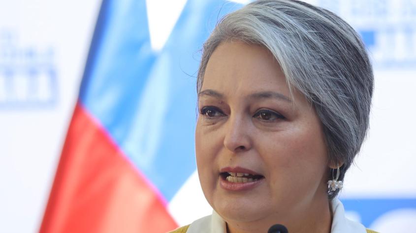 "Tiene derecho a opinar": Jara defiende alusiones de Boric a Kast pese a críticas de su comando