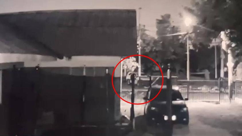 VIDEO | Cerca de 100 disparos en plena plaza: Así fue el momento exacto de balacera en La Pintana que dejó 2 heridos