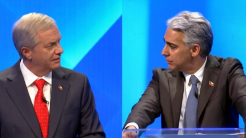 "Fuiste cruel con las mujeres" y "no te voy a impedir usar preservativo": El tenso cruce de Kast y ME-O por anticonceptivos