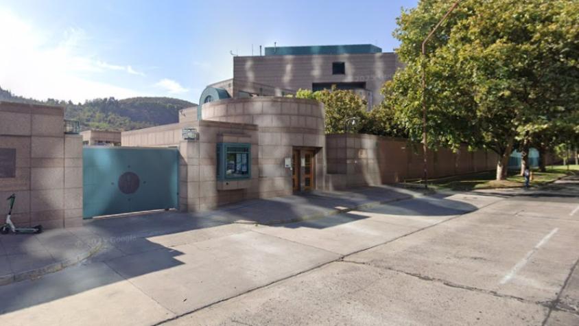 "Según lo permita la situación": Embajada de EEUU en Chile informa qué servicios se mantendrán tras cierre de Gobierno