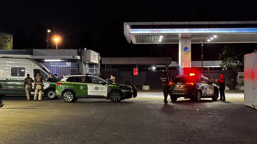 Delincuentes asesinan a joven en local de servicentro en Pedro Aguirre Cerda