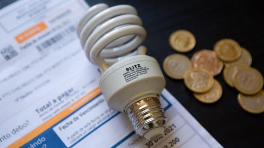 EXCLUSIVO | Comisión Nacional de Energía detecta error de cálculo que provocaría baja en cuentas de luz