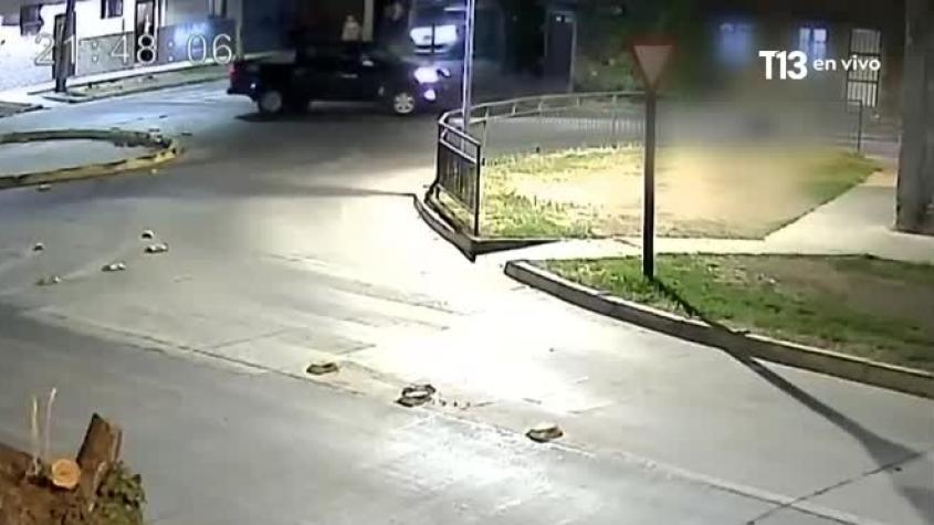 Iba arrancando tras robar celular: Hombre es brutalmente atropellado al huir de robo y conductor se da a la fuga