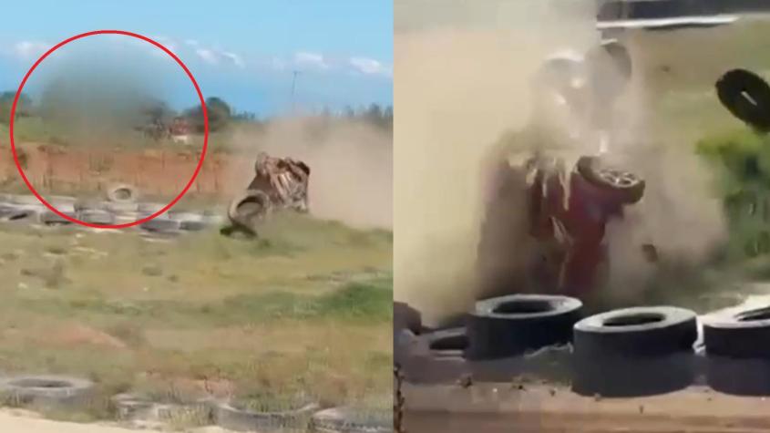 Video muestra momento exacto de impresionante accidente en carrera de Fiat 600 en Linares: piloto salió eyectado