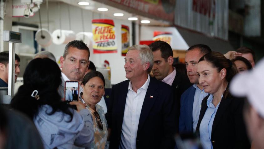 Kast tras su tensa visita a Barrio Franklin: "Lo que yo les pido siempre es respeto" Kast tras su tensa visita a Barrio Franklin: "Lo que yo les pido siempre es respeto"