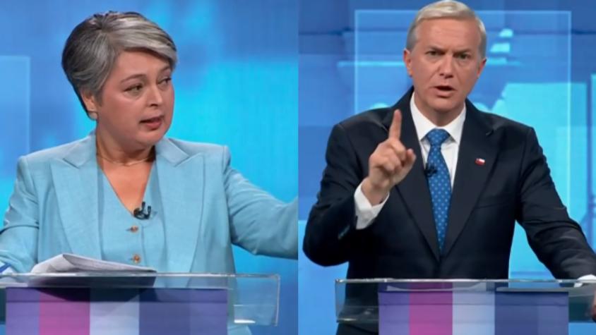 "Se lo han gastado todo en apitutados": El cruce entre Kast y Jara en discusión sobre pensiones 