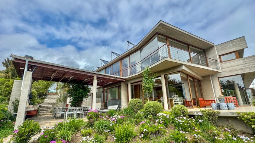 FOTOS | Con 10 mil metros cuadrados, 12 baños y 13 dormitorios: Así es la casa más cara de Chile