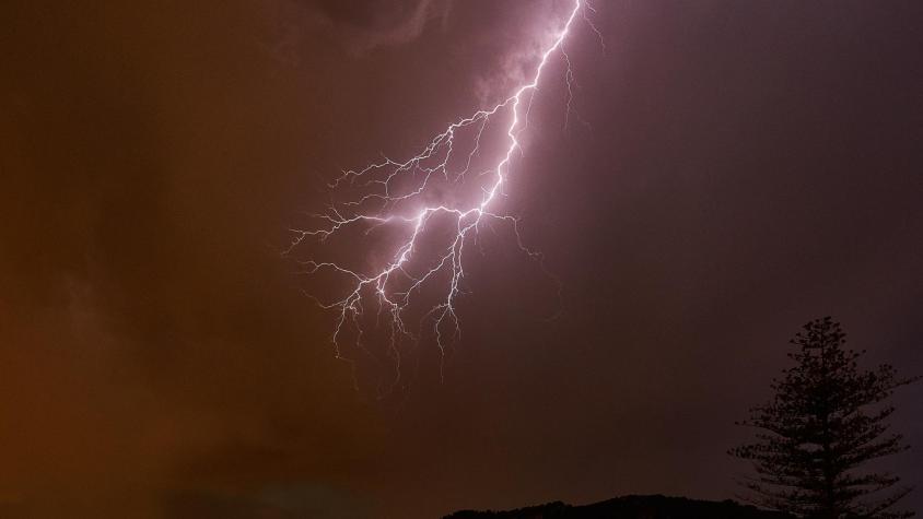 Emiten alerta meteorológica para regiones de La Araucanía y Aysén por tormentas eléctricas