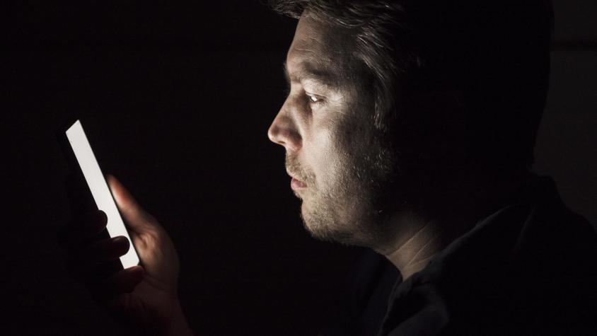 Pantalla en modo claro o modo oscuro: ¿una cuestión estética o algo más profundo?