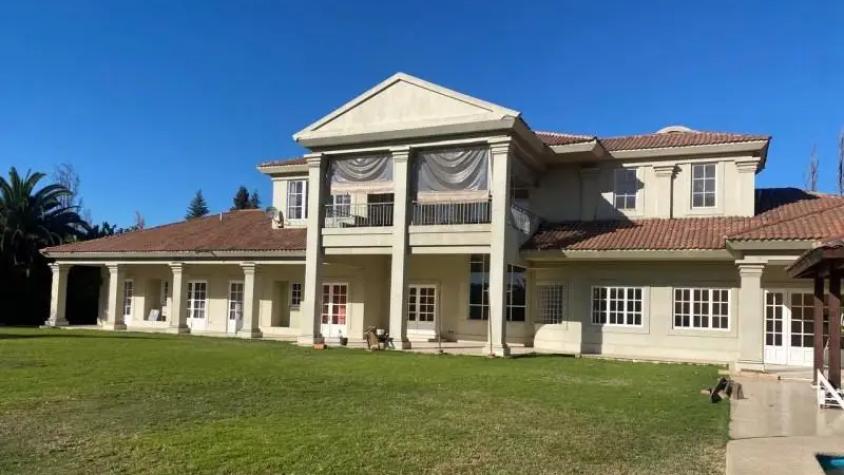 Ocho dormitorios, siete baños, piscina, jacuzzi y más: Así es y esto cuesta arrendar la mansión que fue de Anita Alvarado