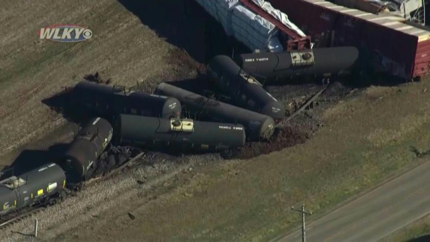 Tren se descarrila en Kentucky derramando azufre derretido