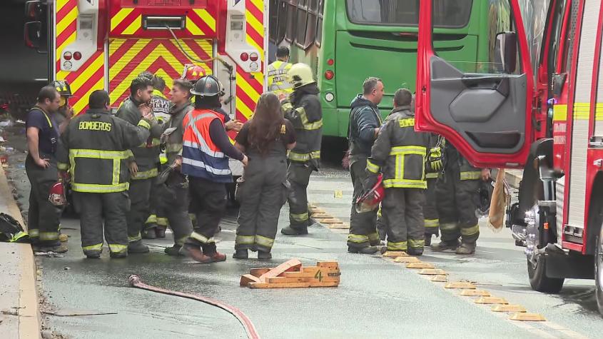 Dos muertos tras accidente entre micro y auto en Lo Espejo 