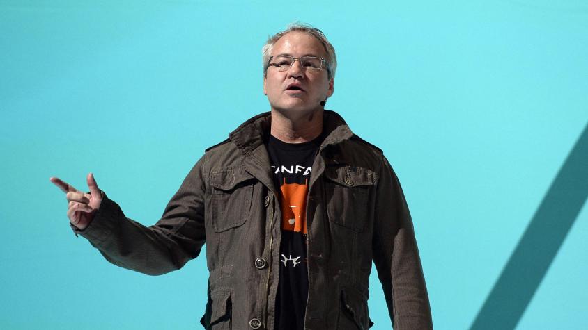 Cocreador de "Call of Duty" muere tras impactar su Ferrari contra una barrera de contención: vehículo terminó en llamas