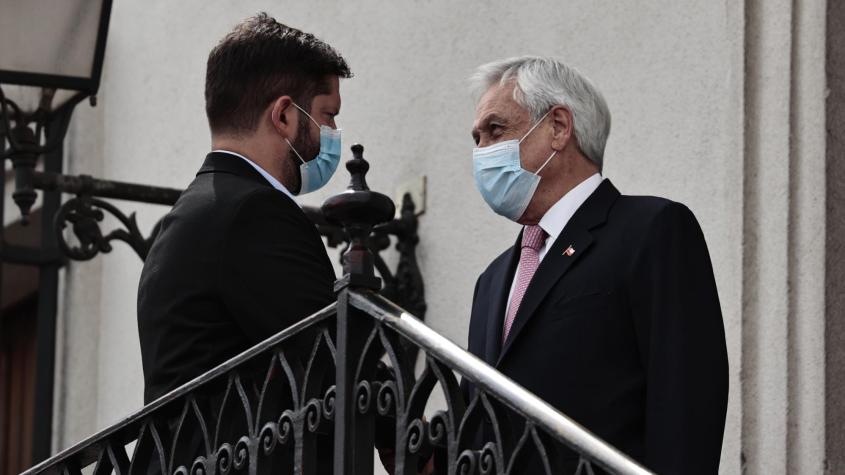 Con Siches, Jackson y mascarillas: así fue la visita de Boric a La Moneda como presidente recién elegido Con Siches, Jackson y mascarillas: así fue la visita de Boric a La Moneda como presidente recién elegido